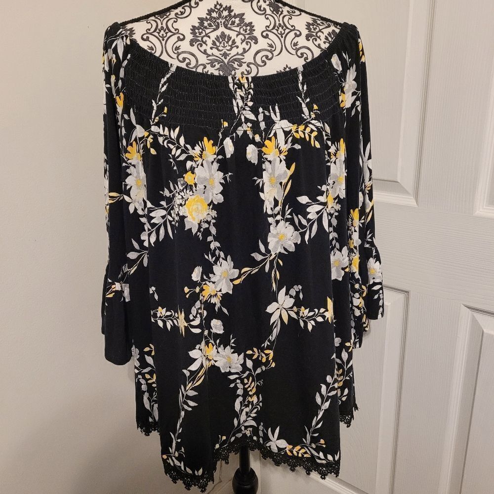 NWT Est. 1946 black‎ floral design top